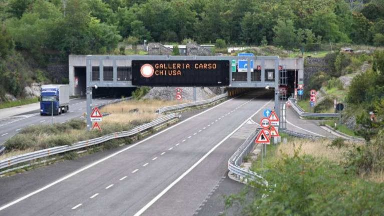 Zaradi zaprtja padriškega predora nastale dolge vrste