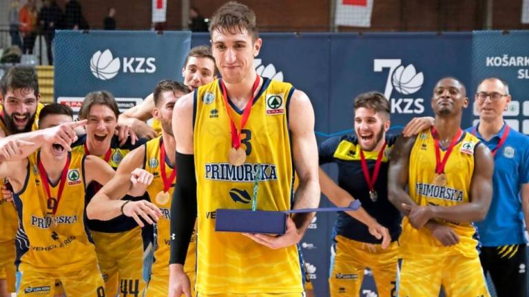 Košarkarski klub Koper Primorska naj bi razpustil ekipo