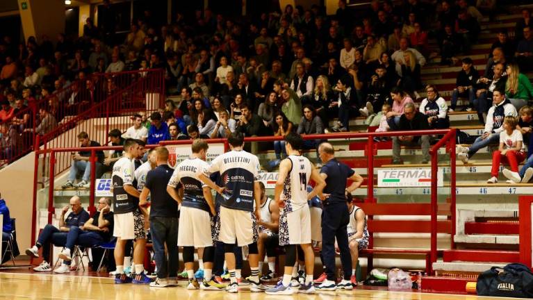 Jadran Gostol klonil proti Falconstarju