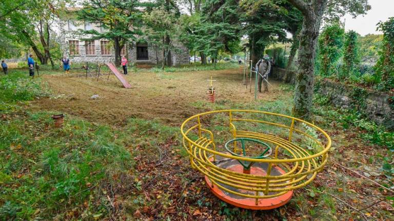 Počistili vrt Osnovne šole Karla Destovnika Kajuha