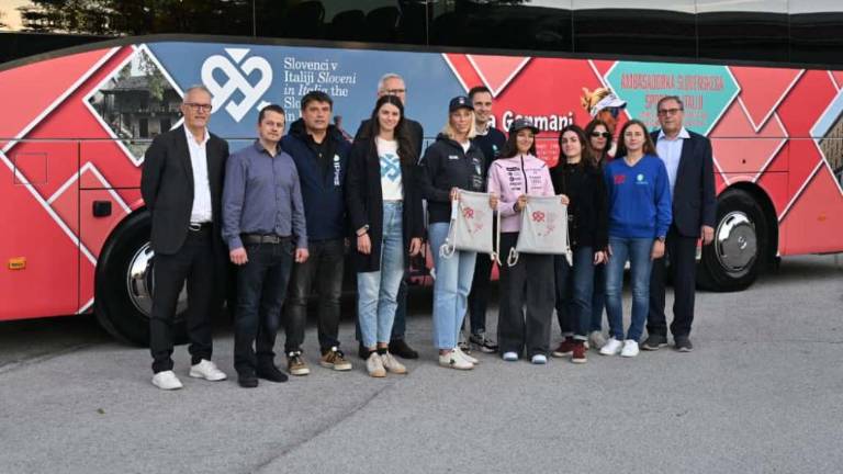 Peti športni avtobus krasita podobi Caterine Sinigoi in Jane Germani