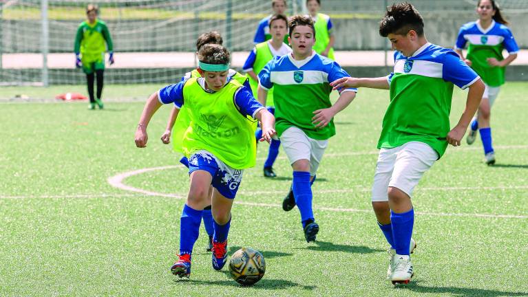 Vložili bodo v umetno travo, igrala in klopi