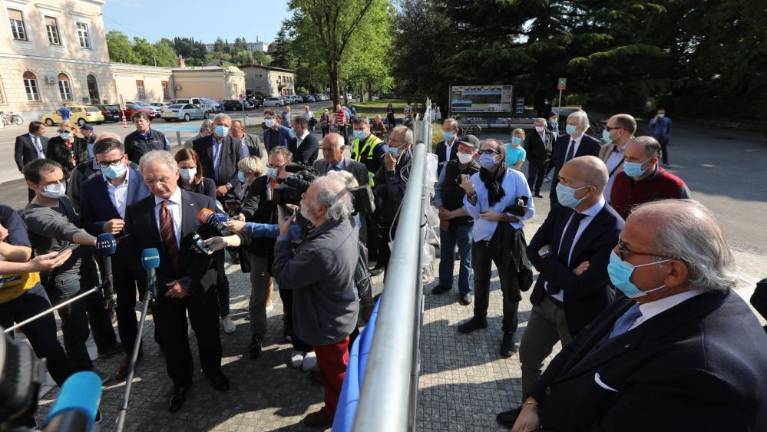 Kmalu novi kontrolni točki, a meje še ne odpirajo (video)