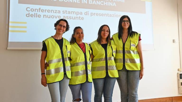 Na tržaških pristaniških pomolih prvič zaposlili ženske