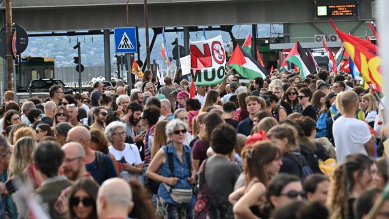 V Trstu več tisoč ljudi na shodu za Palestino
