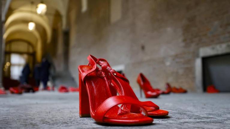 Tretjina novinark doživela fizično spolno nadlegovanje