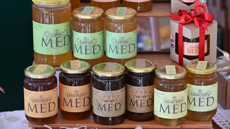 Na Dolgi Kroni danes božična tržnica