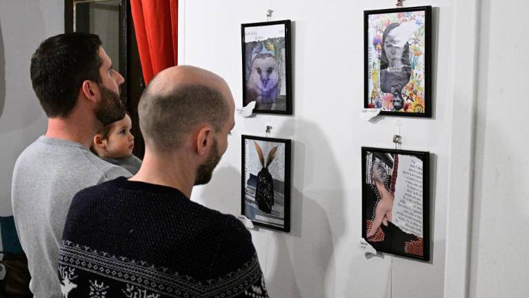 Mateja Bruss s papirjem in lepilom ustvarja nove svetove