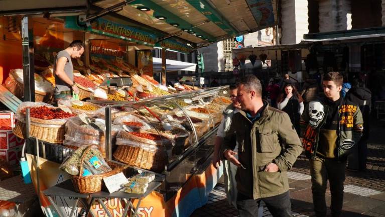 Vrtiljaki, sladkarije in stojnice: pričel se je Andrejev sejem
