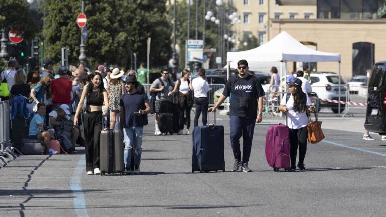 Trst pokal po šivih od množice turistov