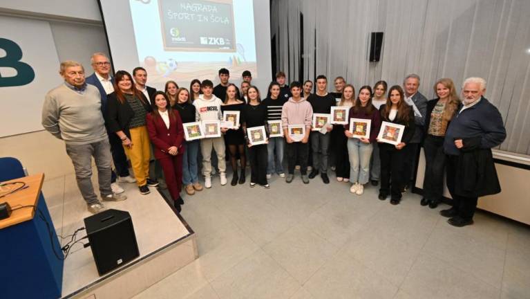 Skupinska fotografija nagrajencev (FOTODAMJ@N)