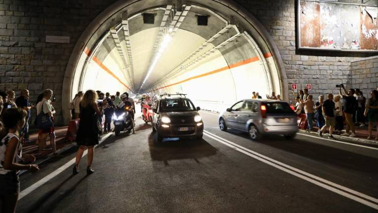 Predor vendarle odprli