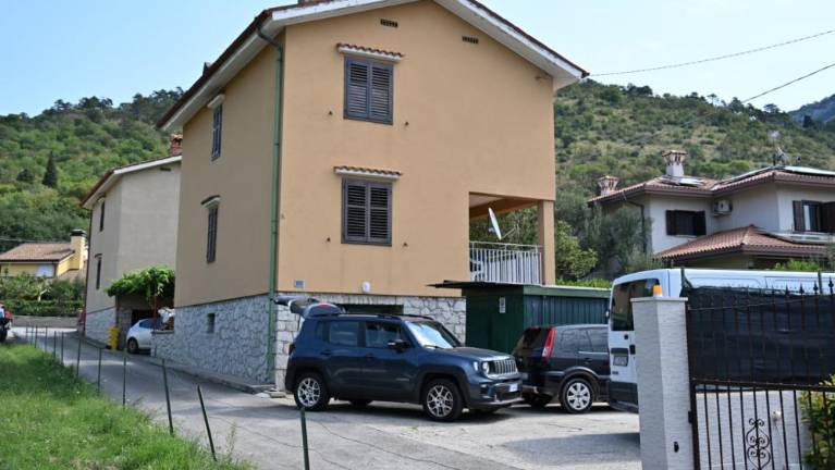 V Boljuncu doma zabodli mladega moškega