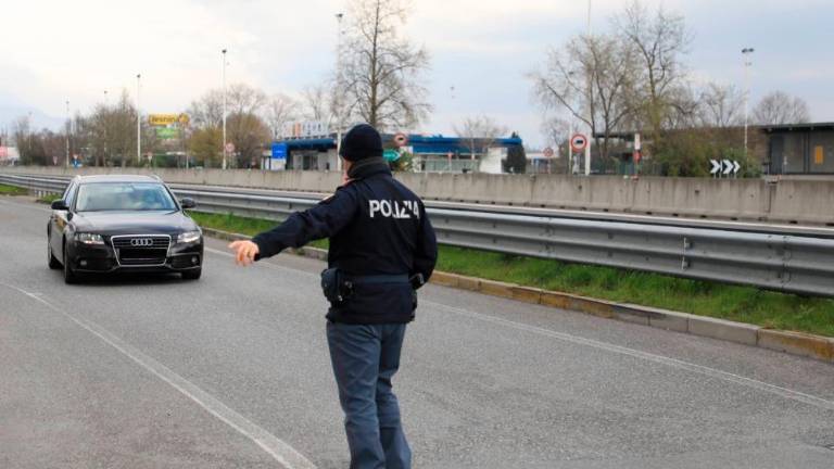 V kombiju nezakonito prevažala štiri pribežnike