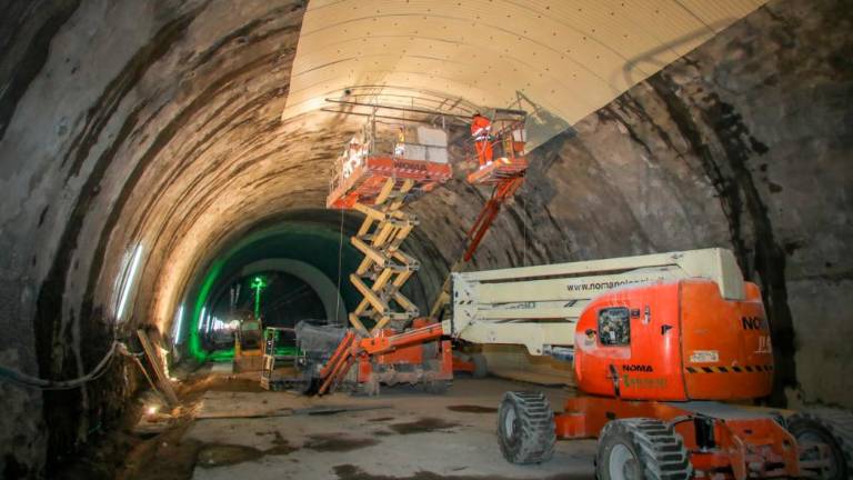 Na koncu predora se vendarle kaže luč