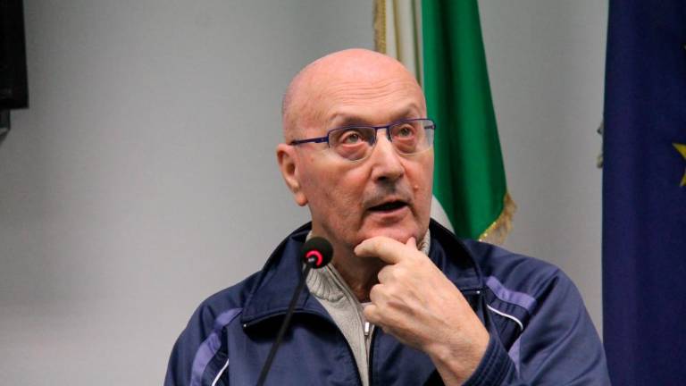 Monsinjor, ki ga ni strah oblasti