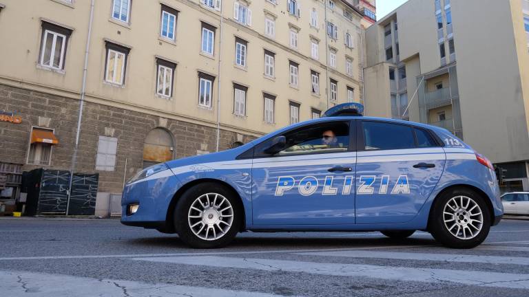 Policija zasačila skupino mladih z balaklavami in orožjem