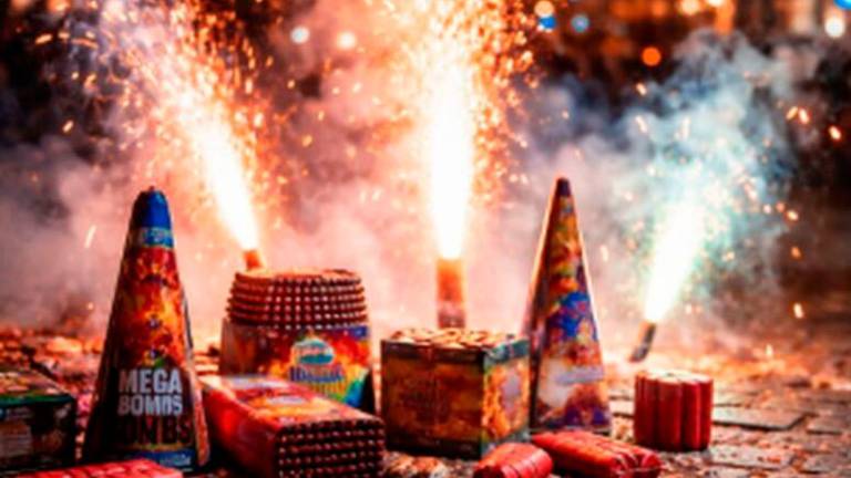 Med gledanjem ognjemeta jo je v ramo zadela krogla