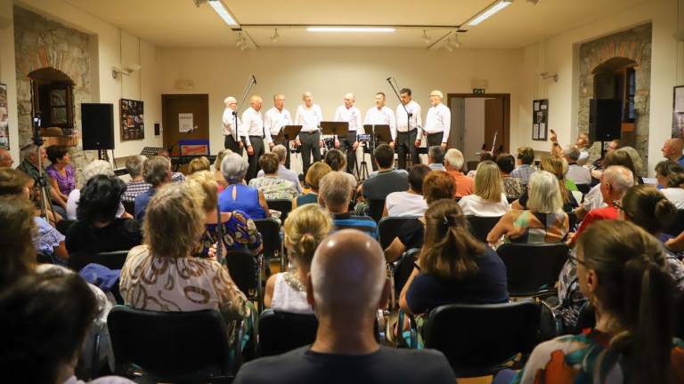 Pevski poklon Oliverju Dragojeviću