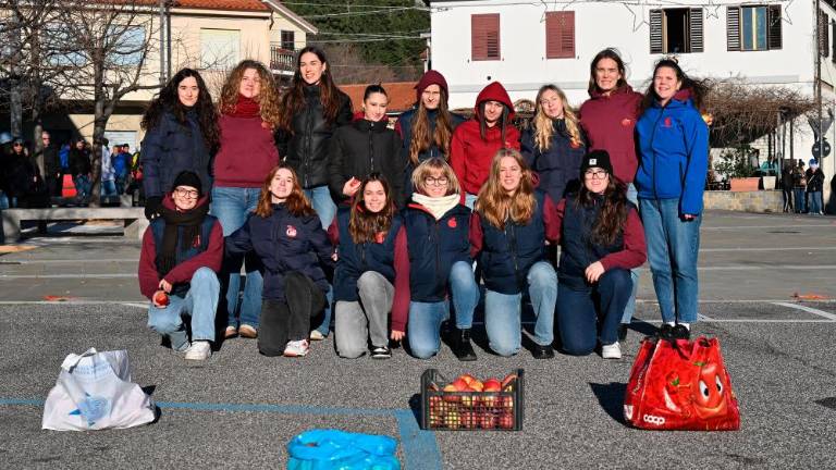 Okrogla obletnica obmetavanja z jabolki