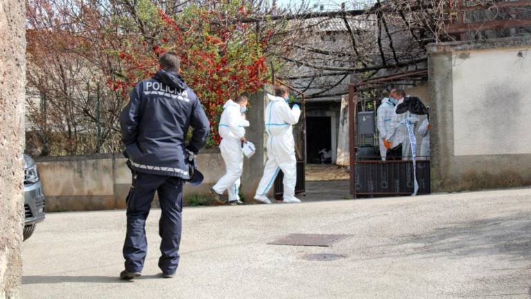 Umorjenega je odkril dan pred policisti