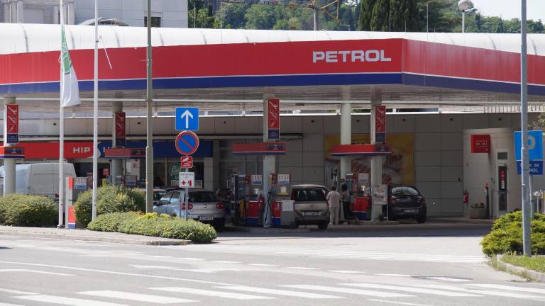 V Sloveniji opolnoči podražitev bencina in dizla