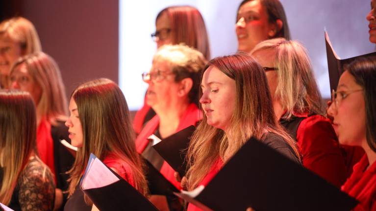 Večer v znamenju petja, plesa in vrednot odporništva