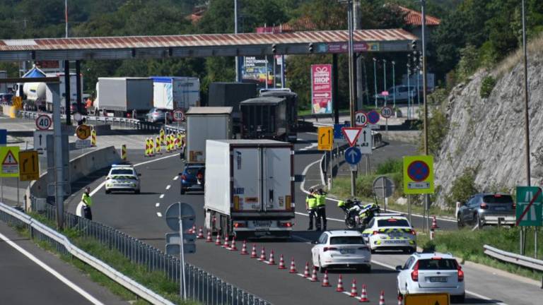 Na vipavski hitri cesti stopila v veljavo nova prometna ureditev