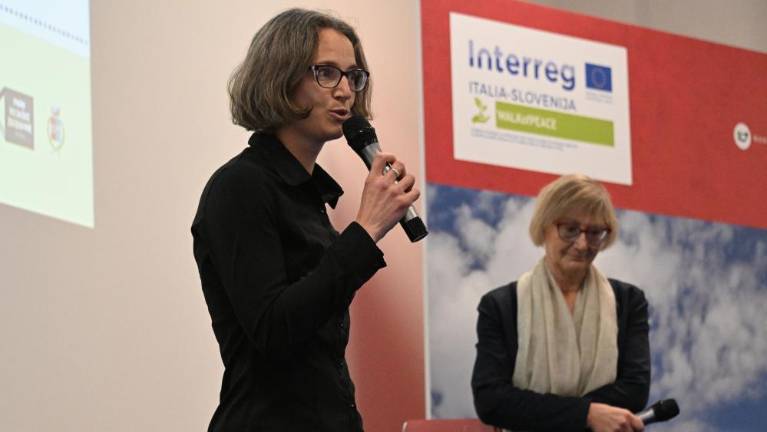 Pot miru, preteklosti in prihodnosti