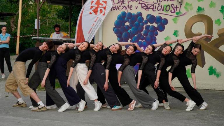 Ustvarjalnost povezala mlade