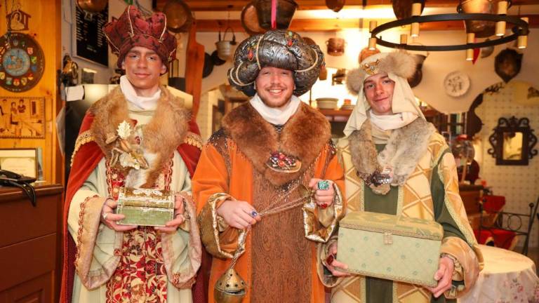 Koledniška pesem odmevala med snežinkami