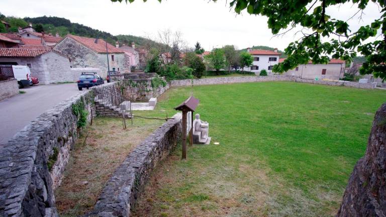 Repen: zgled integracije ali spalno naselje?