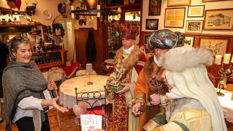 Koledniška pesem odmevala med snežinkami