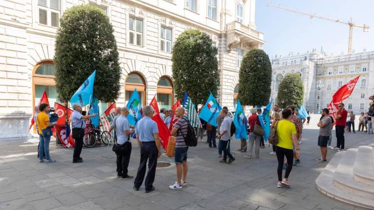 Zahtevajo višje plače in kadrovske okrepitve