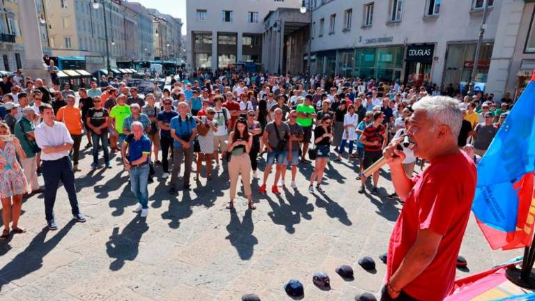 Množična udeležba na shodu za Wärtsilo