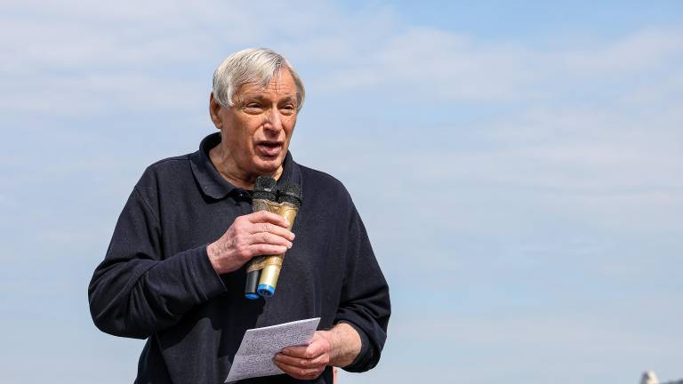 Duhovnik Luigi Ciotti je na pomolu Audace spregovoril proti vojni in oboroževanju