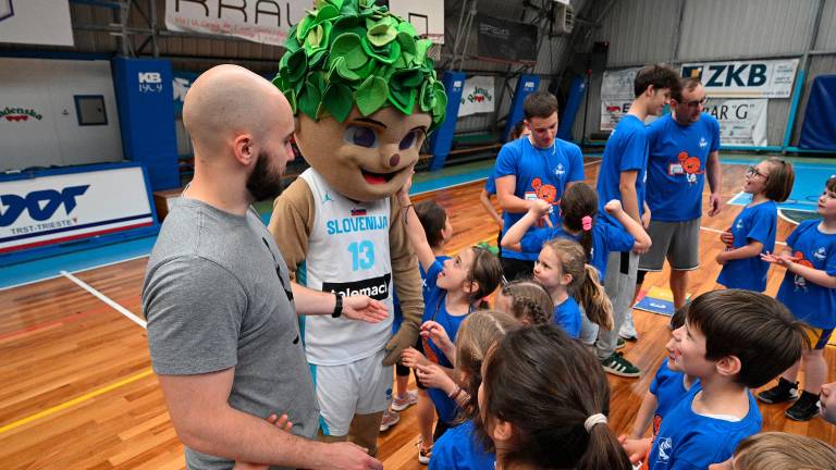 Lipko obiskal otroke na Stadionu 1. maja