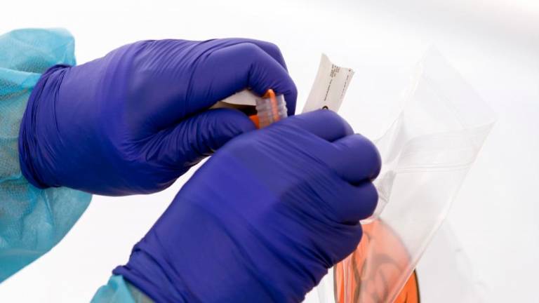 FJK: krivulja okužb navzgor, a manj strmo