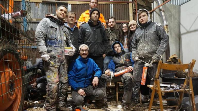 Pustarji hitijo z delom