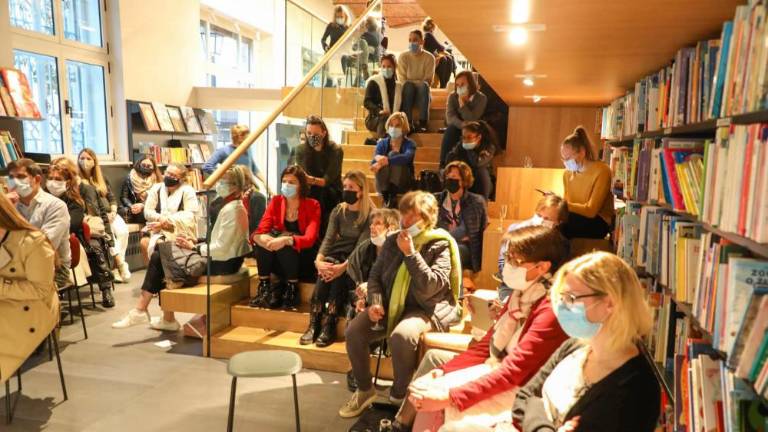 Črna barva ne pristaja vsem ...