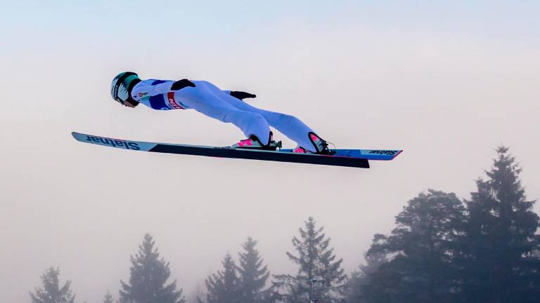 Nika Prevc po sijajnem drugem skoku do 17. zmage v sezoni