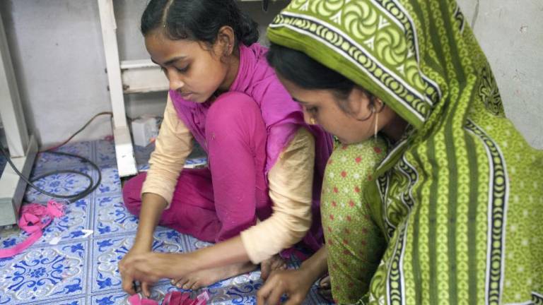 V šivalnici namesto v šoli