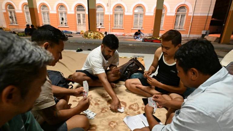 Beguncem ponoči kradejo čevlje in nahrbtnike