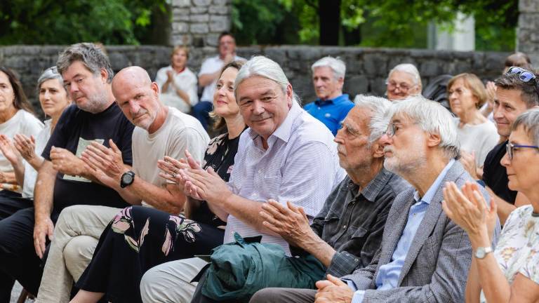 Dialog med likovnimi in pesniškimi deli iz skupnega kulturnega prostora