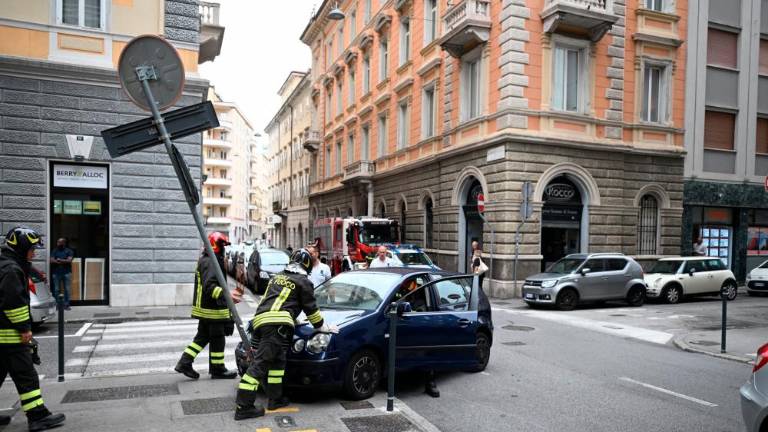 V križišču trčila bmw in volkswagen