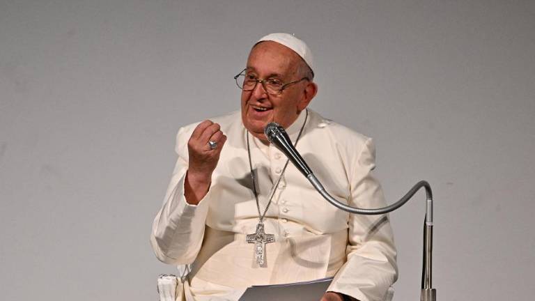 Fotoaparat papeža Frančiška prodali za 6,5 milijona evrov