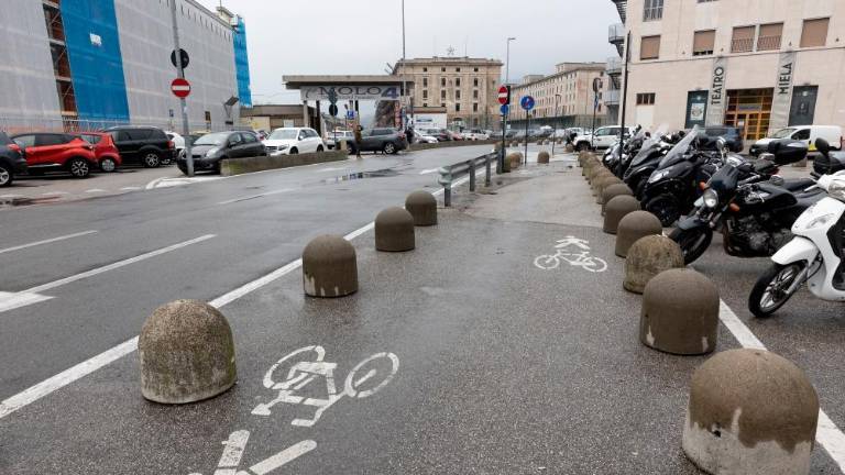 S kolesom po nabrežju do postaje Sv. Andreja