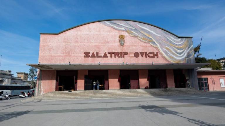 Rušenje dvorane Tripcovich tik pred zdajci