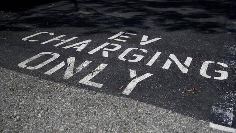 Članice EU preložile dokončno odločanje o prepovedi bencinskih in dizelskih vozil