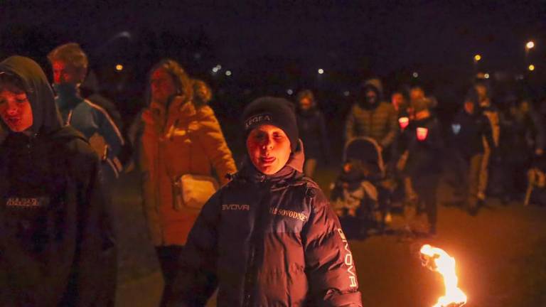 S čezmejno baklado pomagali hospicu
